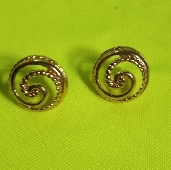 Swirl goldtone button post earrings - Picture 1 of 3
